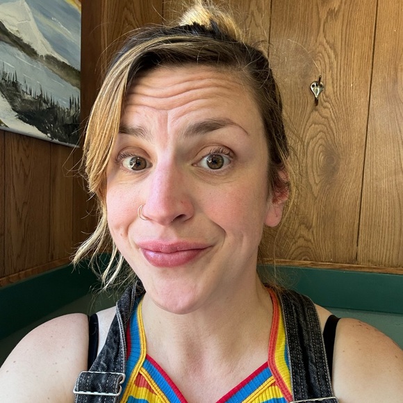 Meet your Posher, Tabitha - Picture 1 of 1